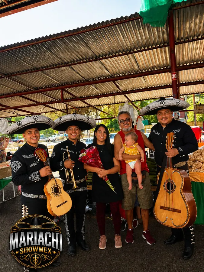 Serenata de mariachis para un cumpleaños en Santiago