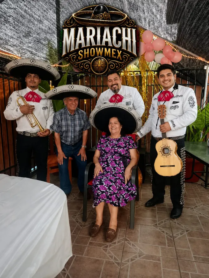 Mariachis a domicilio tocando rancheras en Santiago